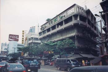 tropischer baustil in bangkok